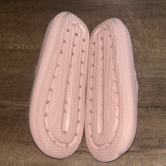 Cushionaire Women's Blush Comfort Slides - Picture 5 of 5